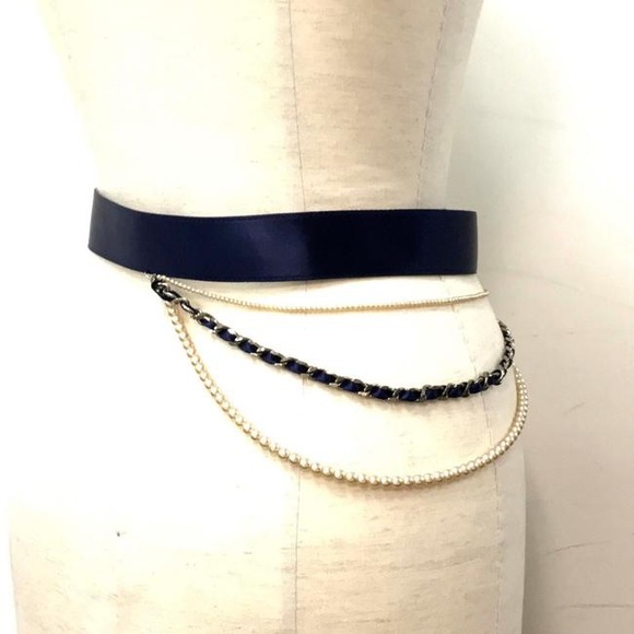 CHANEL fits like a small and it is adjustable with 3 snaps - Picture 5 of 13